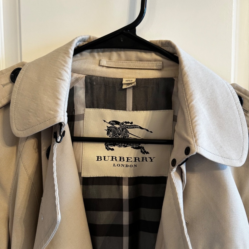 Burberry Coat - Size 4 - Picture 3 of 12